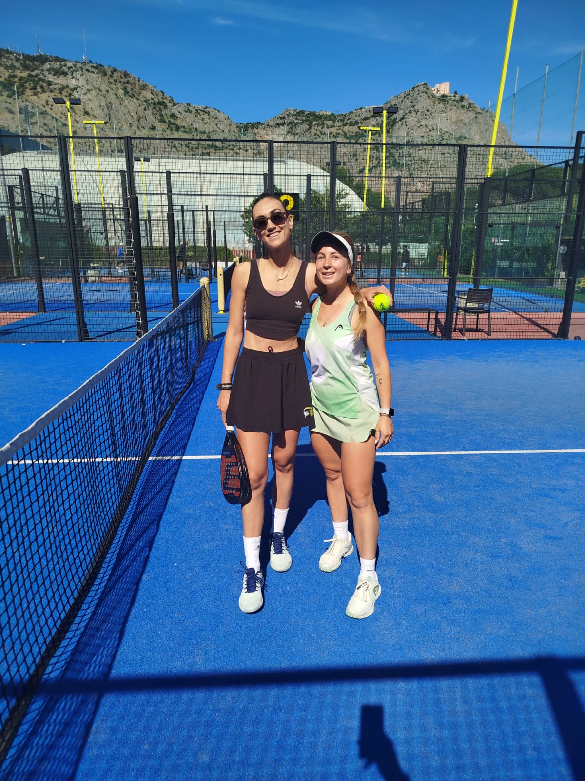 Coppia femminile ai campi outdoor Palermo