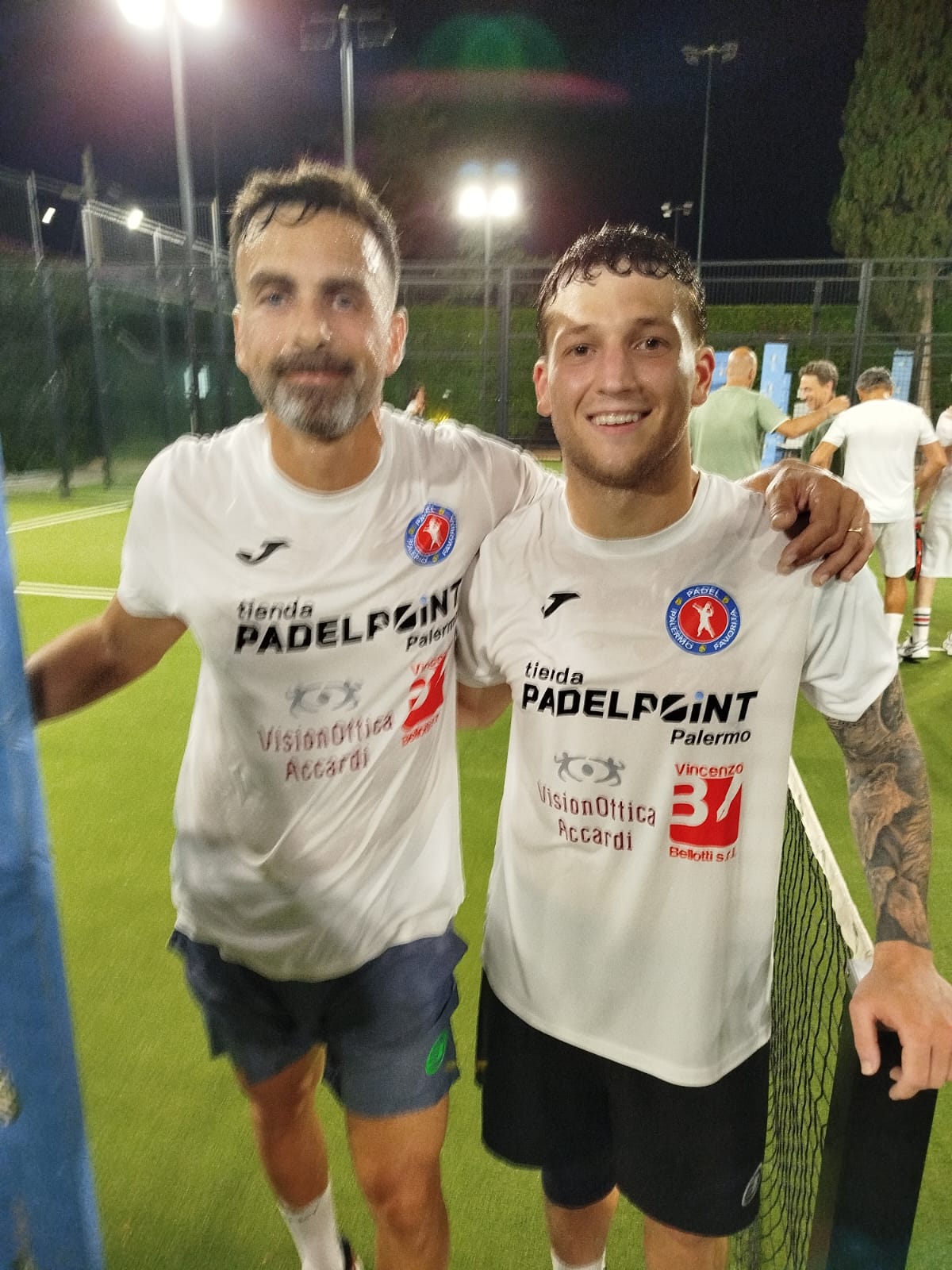 Coppia Padelpoint dopo la vittoria in notturna
