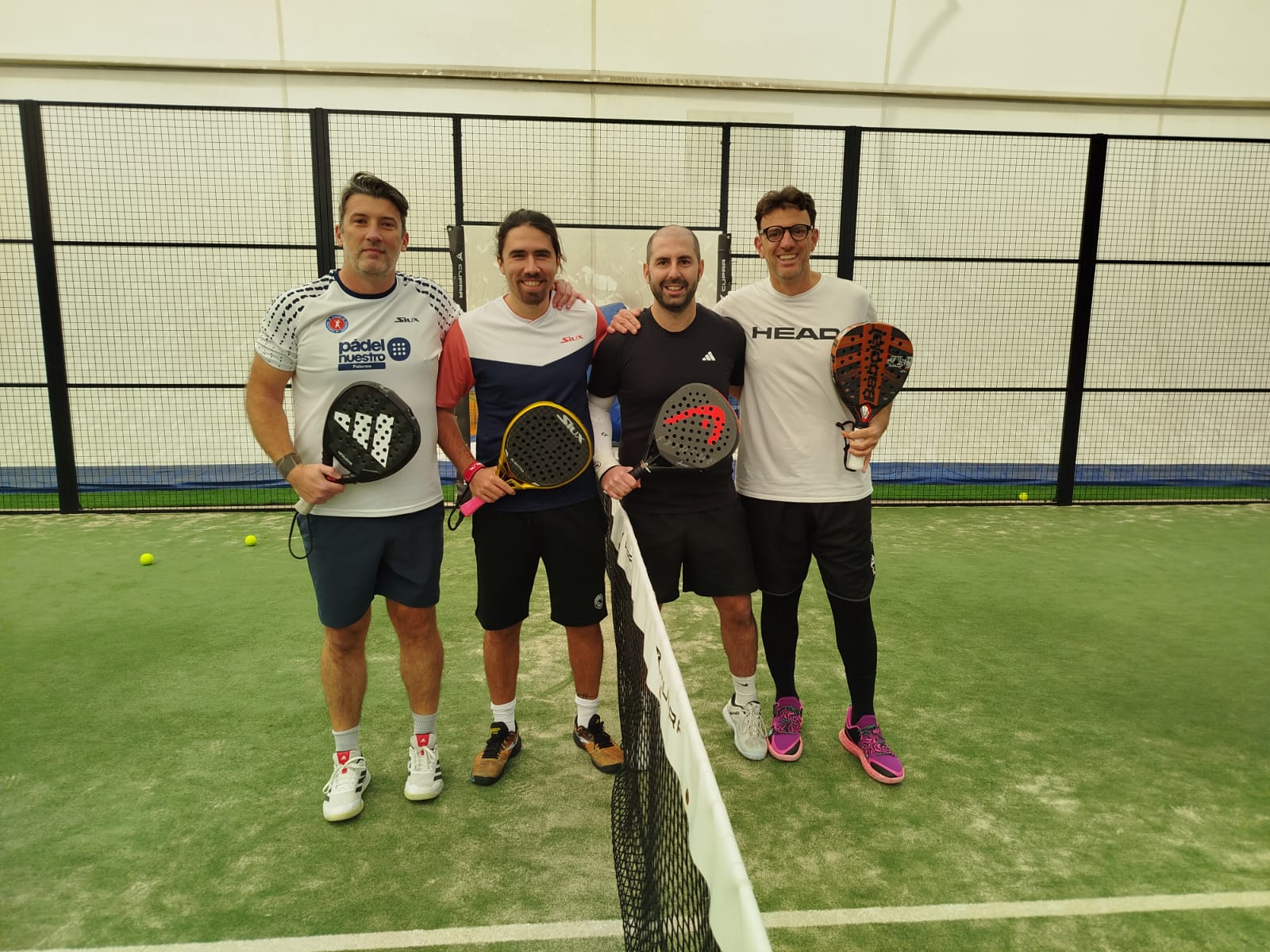 Quattro giocatori dopo la partita indoor